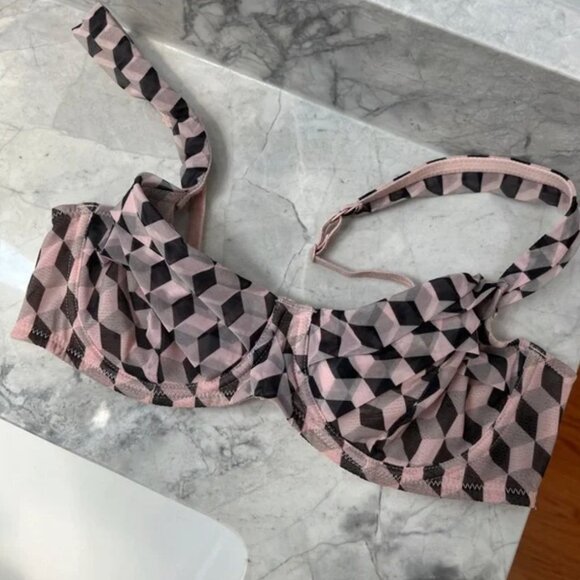 Chantal Thomass Tulle Demi Bra - Size 32C - Lingerie, Soft Pink, Mesh, Feminine - Picture 2 of 5